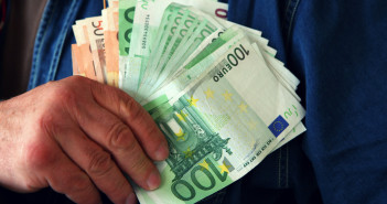 Zašto zakoni ne važe za biznismene bliske premijeru Đukanoviću