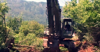 U izbornom periodu vojska Crne Gore probijala puteve