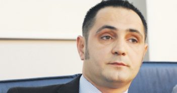 Uličnim rječnikom ministar Radulović ne može odbraniti zakon